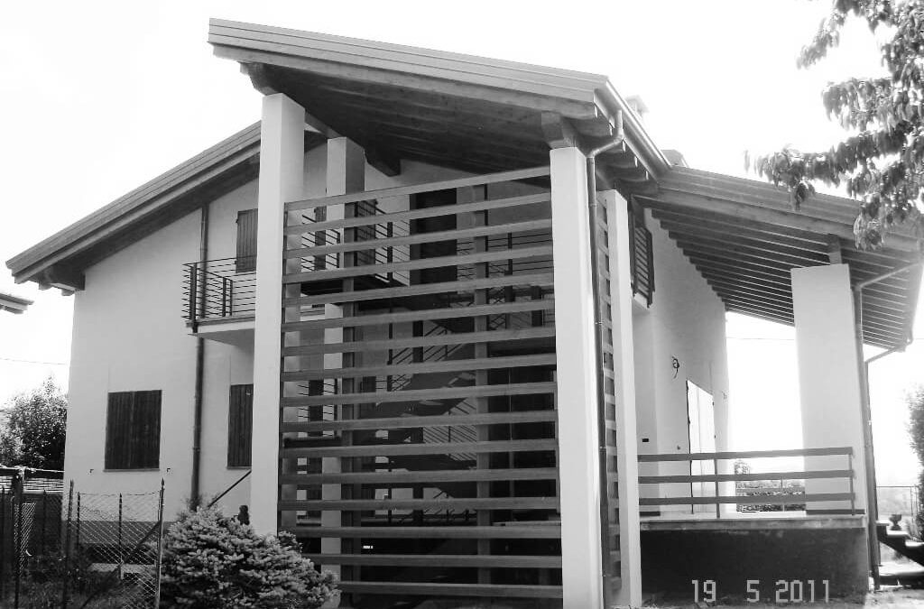 Casa S. Imerio: sopralzo, ampliamento e recupero sottotetto